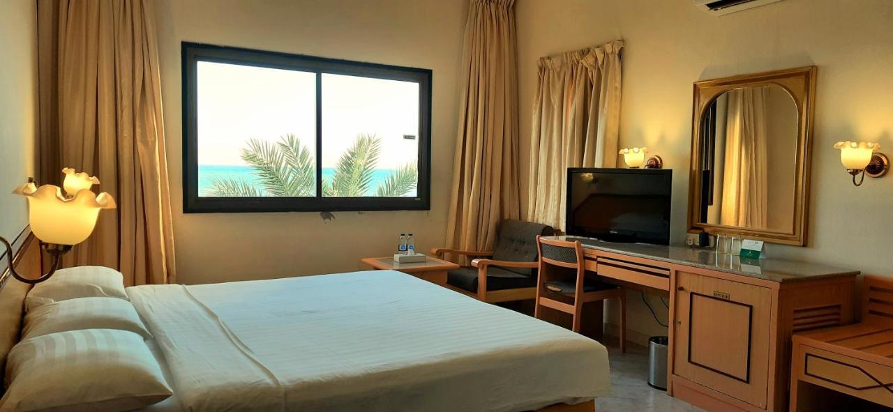 Resort Sur Beach Holiday Exterior photo