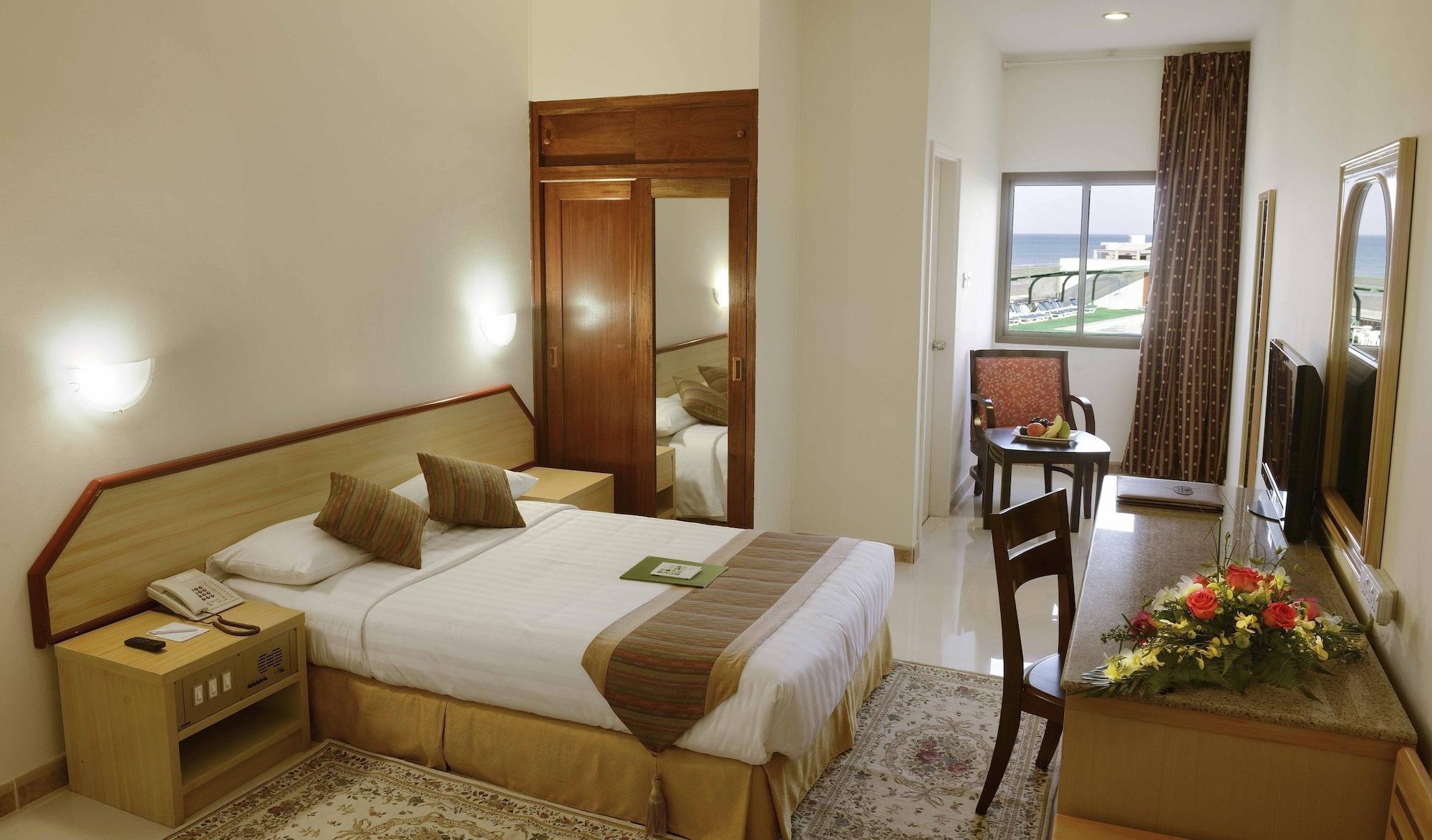 Resort Sur Beach Holiday Exterior photo