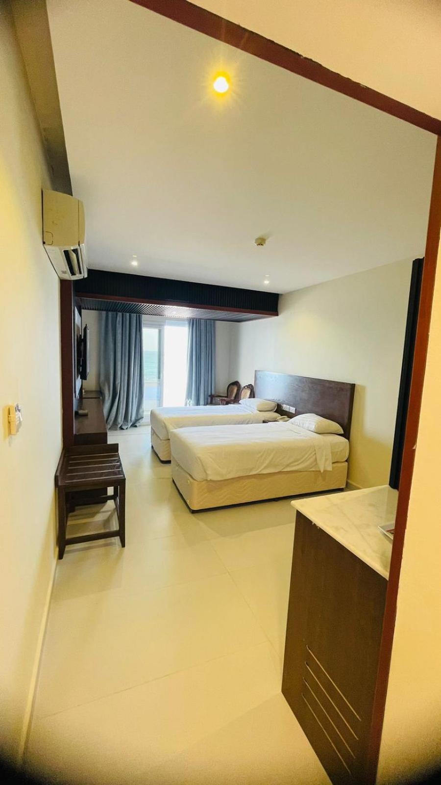 Resort Sur Beach Holiday Exterior photo