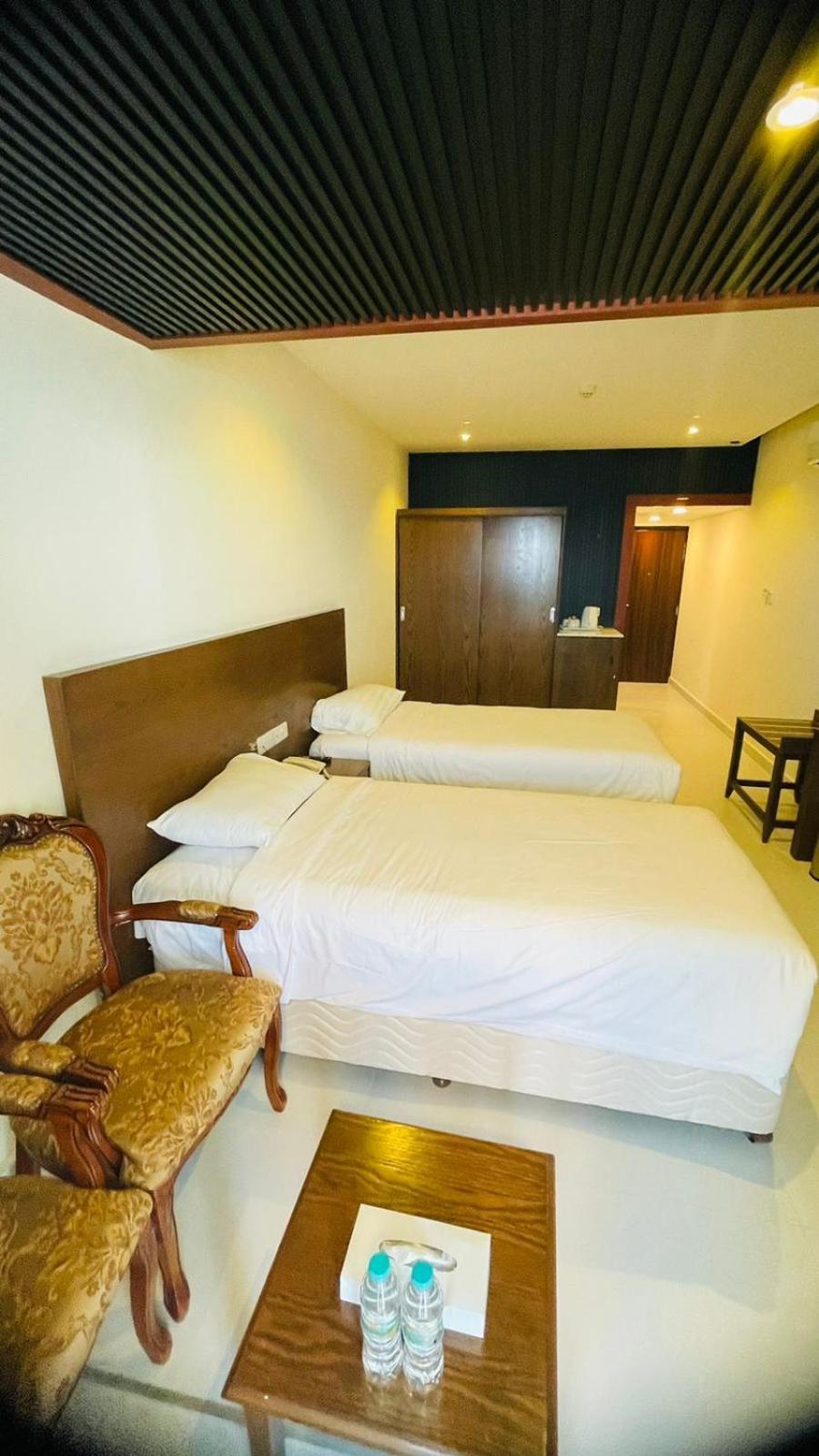 Resort Sur Beach Holiday Exterior photo