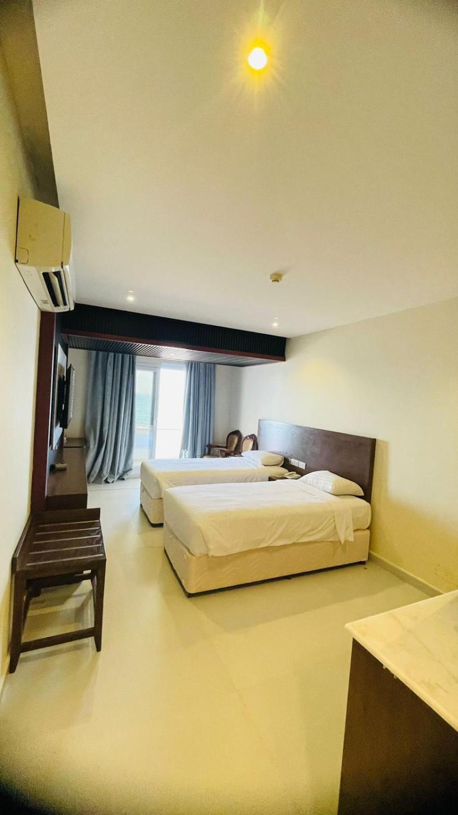 Resort Sur Beach Holiday Exterior photo